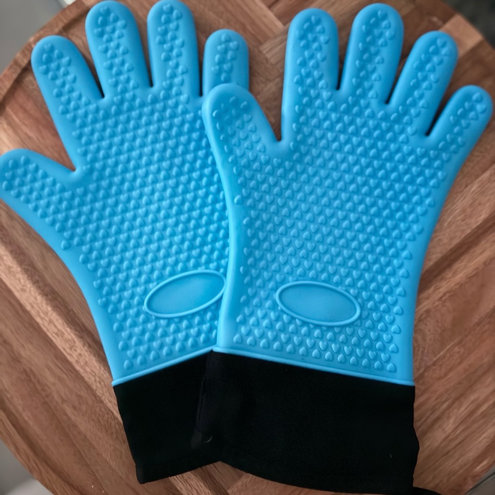 Blue Silicone Heat-Resistant Gloves
